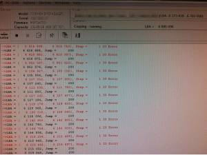 故障したハードディスク「TOSHIBA DT01ACA025 」のセクタ不良点在の写真